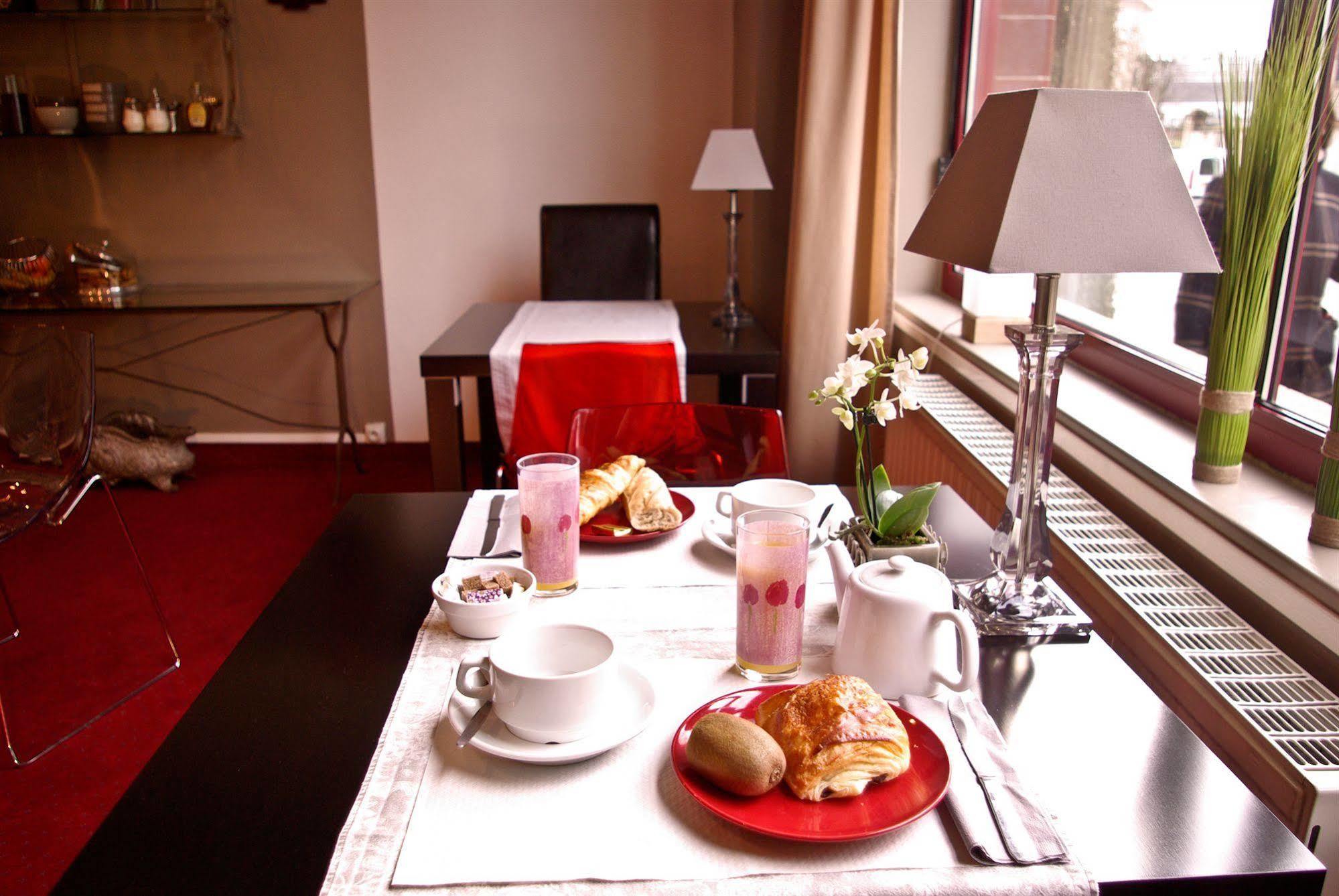 Hotel Le Pelican Charleville-Mézières Kültér fotó